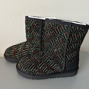 Brand New UGG Classic II Graphic Stitch Short Boot - Black, Size 1